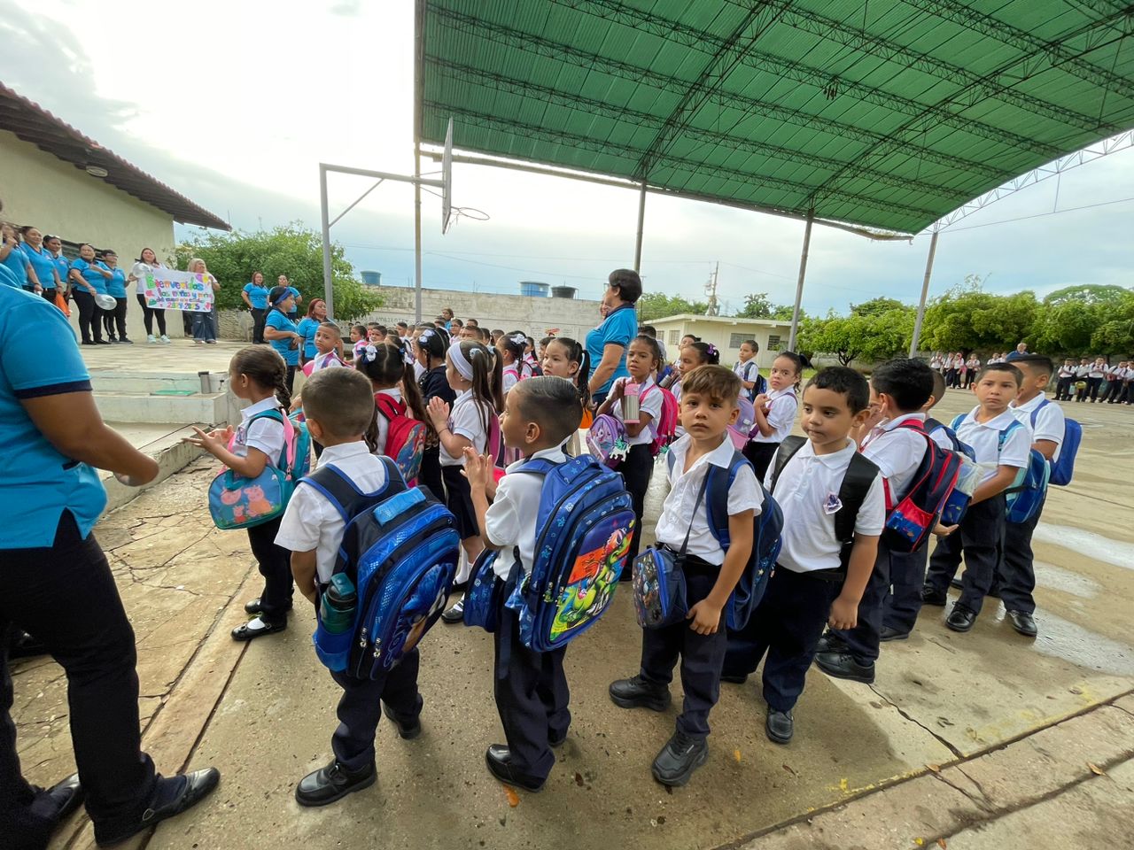 Así llega la muchachada a los planteles de Maracaibo este lunes 30-Sept