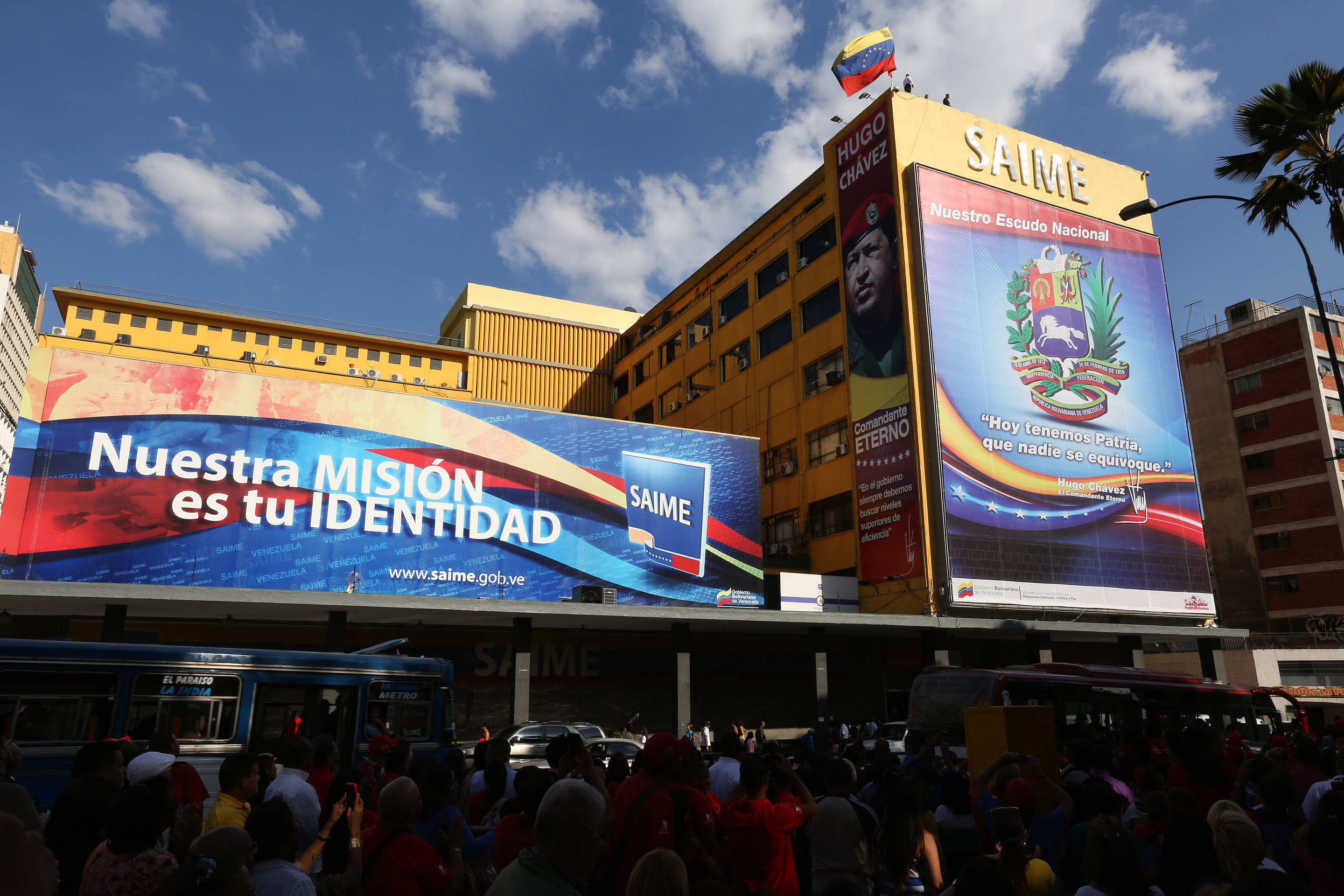 Saime insta a no caer en estafas: Venezolanos que tramitaron pasaportes en consulados que están cerrados deberán retirarlos en Caracas