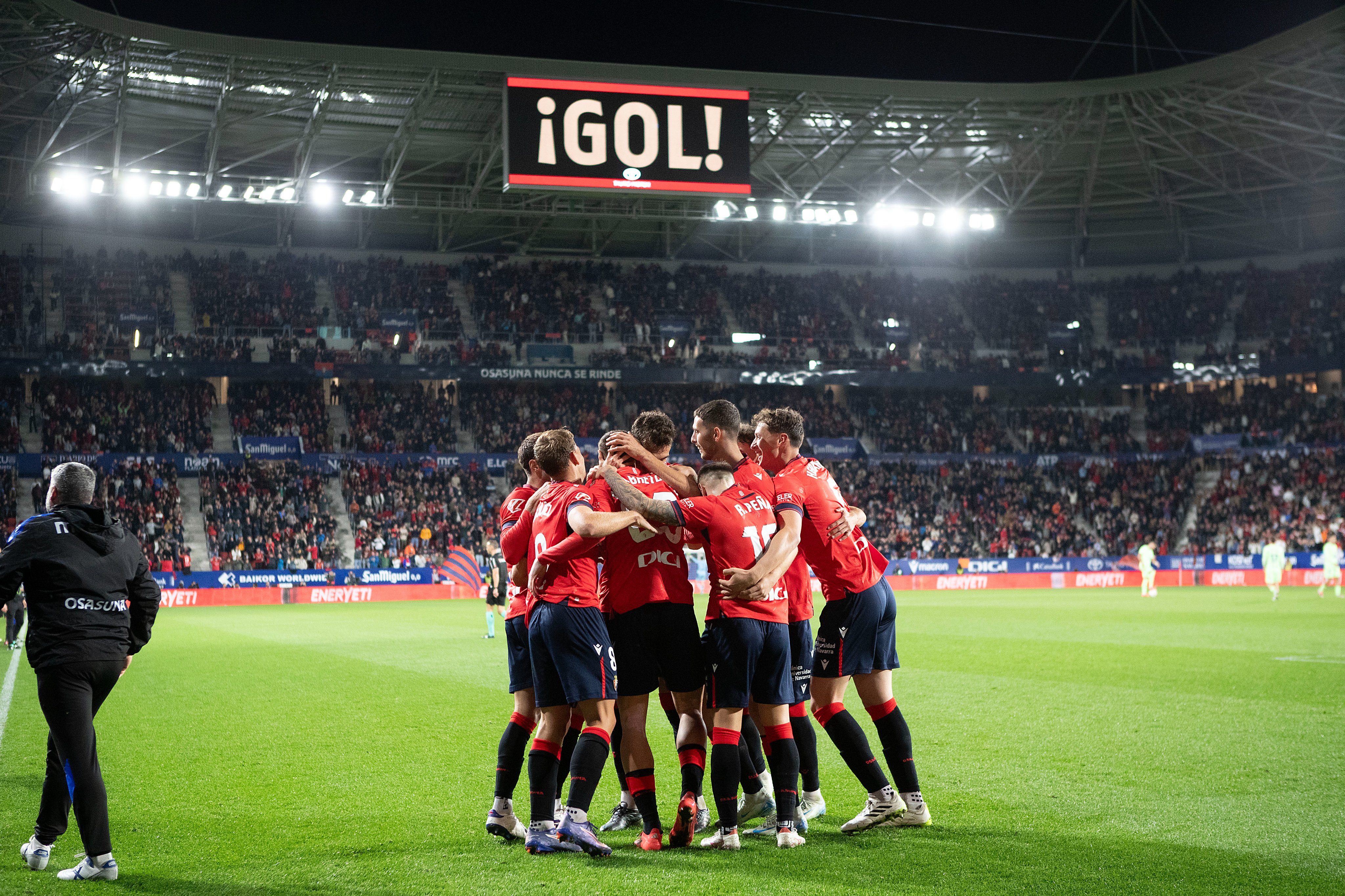 Osasuna sorprendió a un Barcelona plagado de suplentes