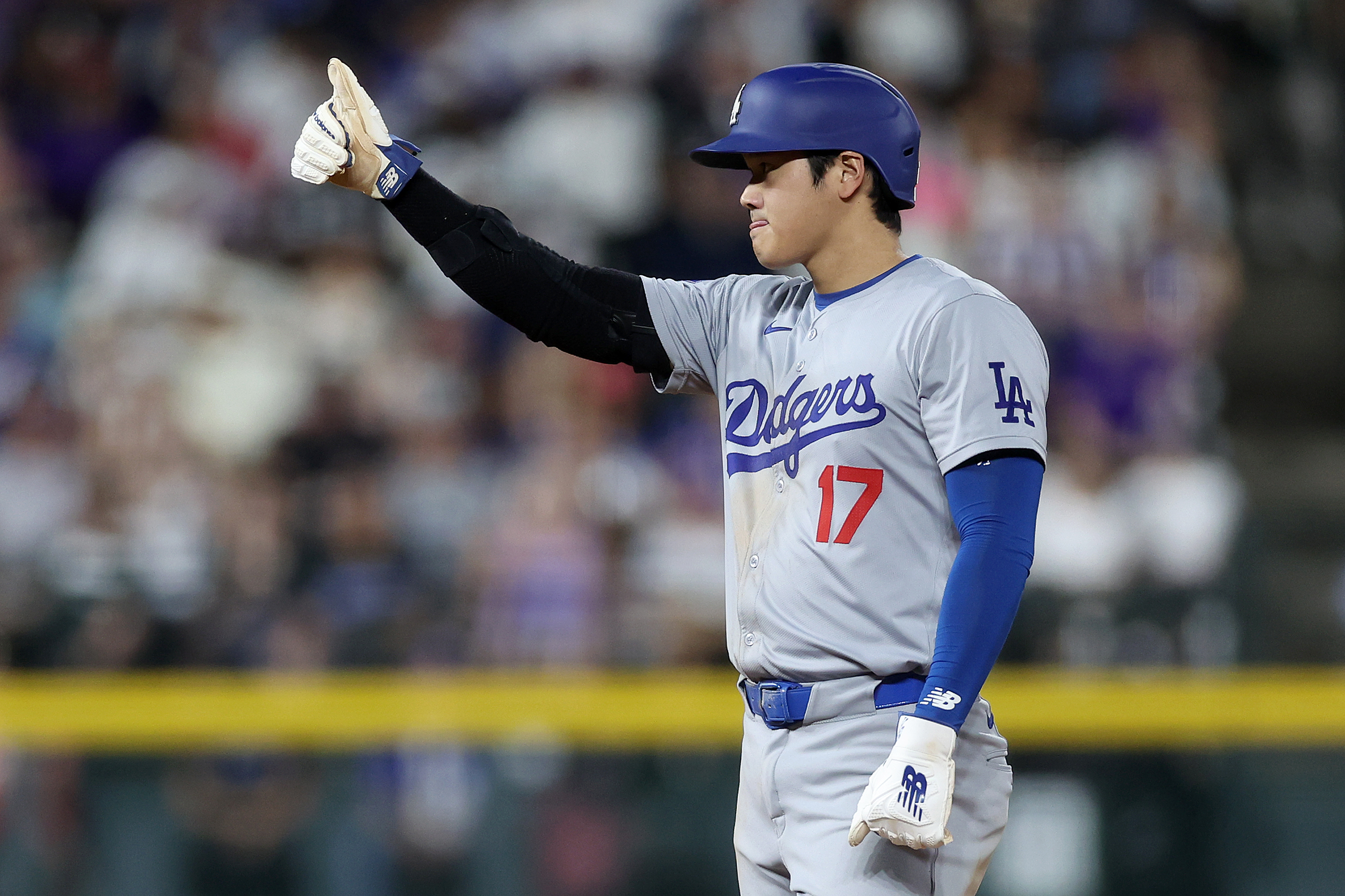 Aficionado subasta la pelota con la que Shohei Ohtani conectó su cuadrangular 50