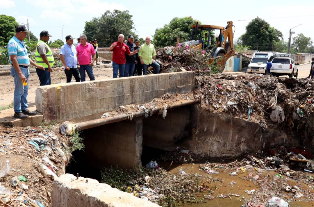 Alcalde Gustavo Fernández inspecciona trabajos del Plan Paraguas en las cañadas del municipio