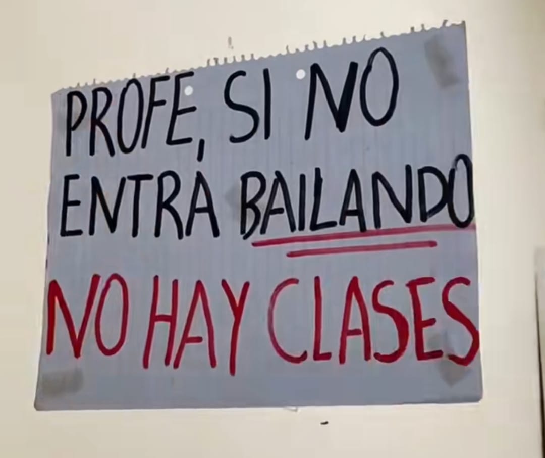 Reto viral: Estudiantes pusieron a bailar a sus profes