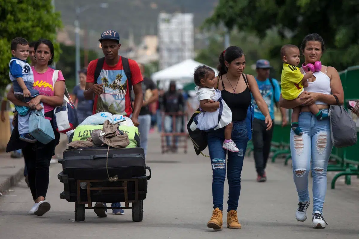 Colombia aprueba beneficios para custodios de menores de edad venezolanos