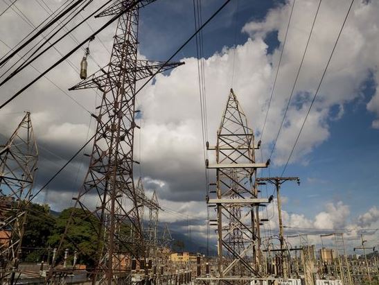 Otro fuerte bajón de luz en Zulia, Caracas, Miranda y varias zonas del país: Reportan a Falcón sin el servicio