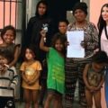 Influencer venezolana Angela Zambrano regaló casa propia a madre con 11 hijos que vivía en ranchito en un basurero