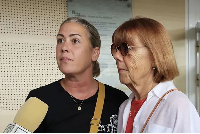 Hija y nuera de Gisèle Pélicot, mujer a la que su marido dopó durante años para que otros hombres la abusaran, testificaron este 6-Sept en Aviñón