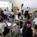 Maduro pide a 200.000 docentes retirados que regresen al sistema educativo