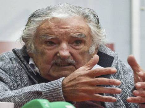 José Mujica abandona el hospital y vuelve a su domicilio