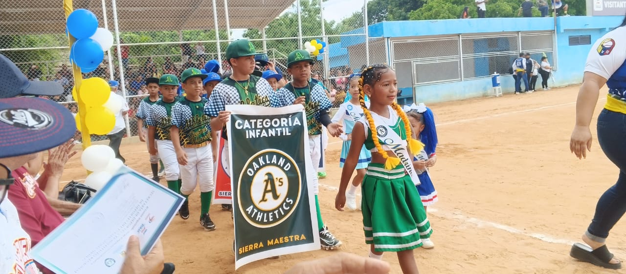 Pequeña Liga de Sierra Maestra inauguró su torneo anual celebrando 45 años de fundación