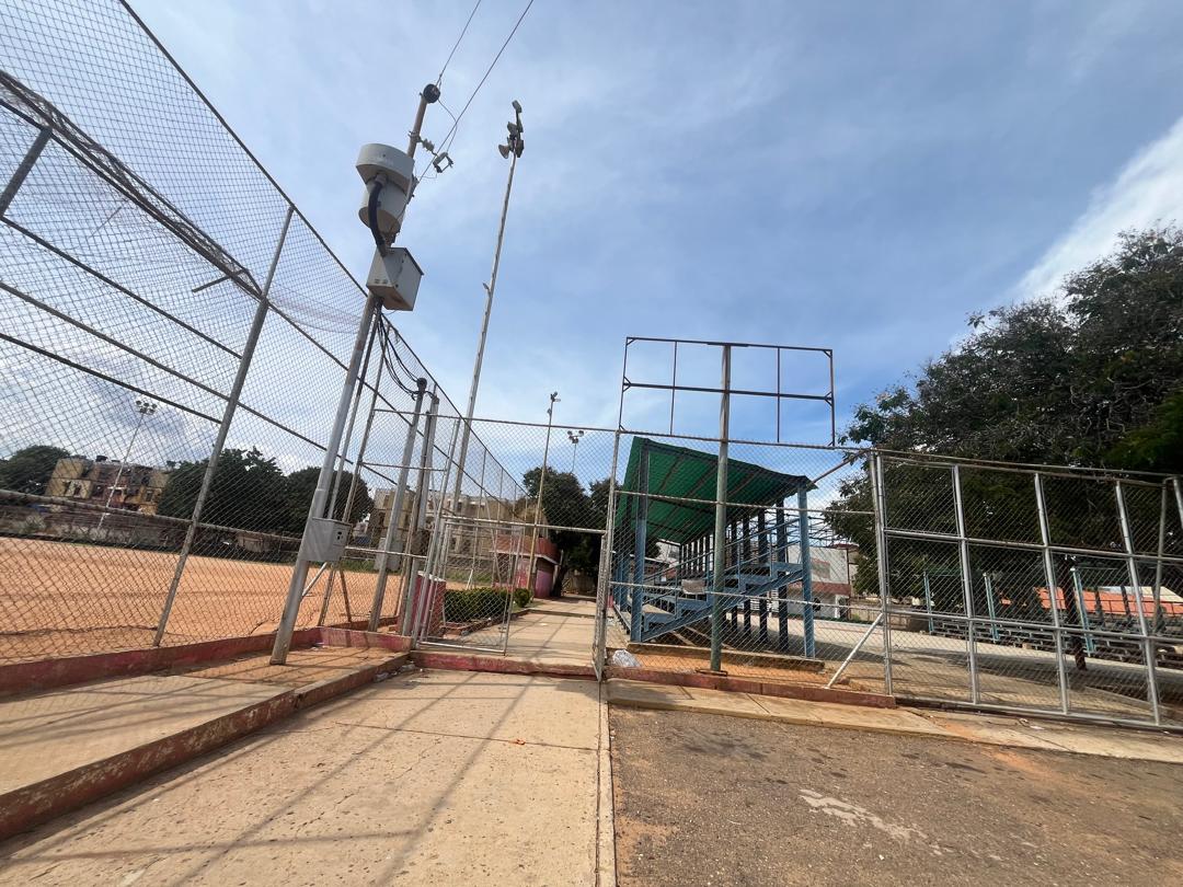 Amigos de lo ajeno se roban el cableado del estadio Gustavo Chacín en la urbanización San Felipe