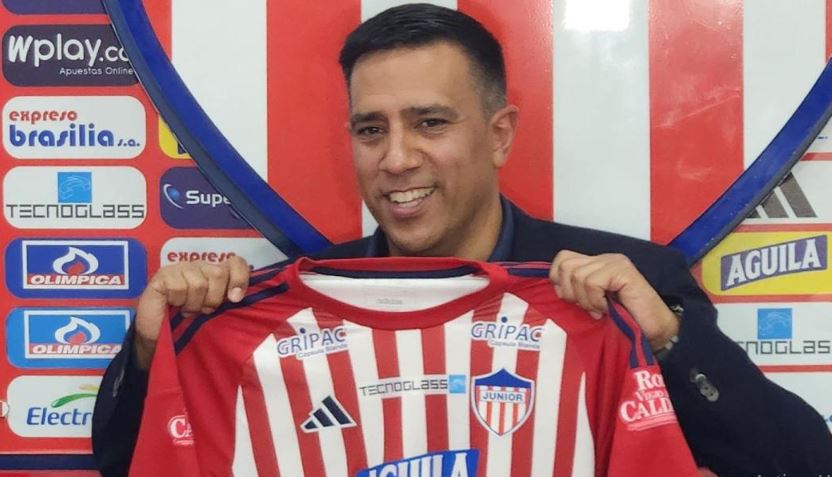 César Farías fue presentado como nuevo técnico del Junior de Barranquilla