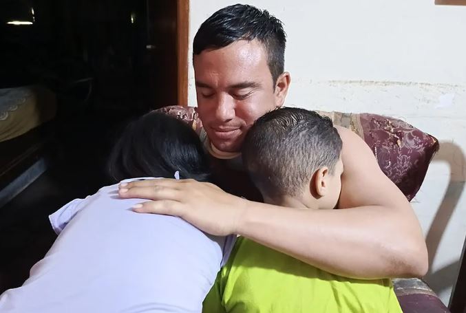 “Le dije a Dios: Señor ya estamos todos aquí en medio de las aguas belicosas, quería que la ayuda llegara pronto”: Sobreviviente de la barcaza en Tía Juana