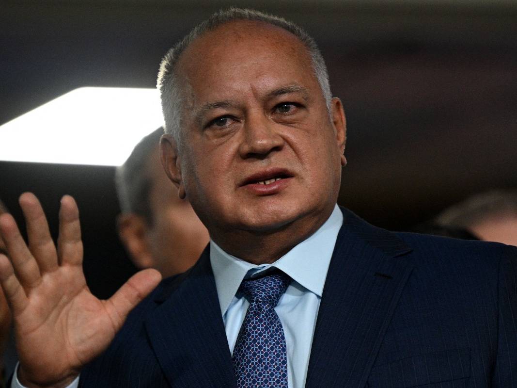 Cabello confirma la detención de un estadounidense y dos españoles