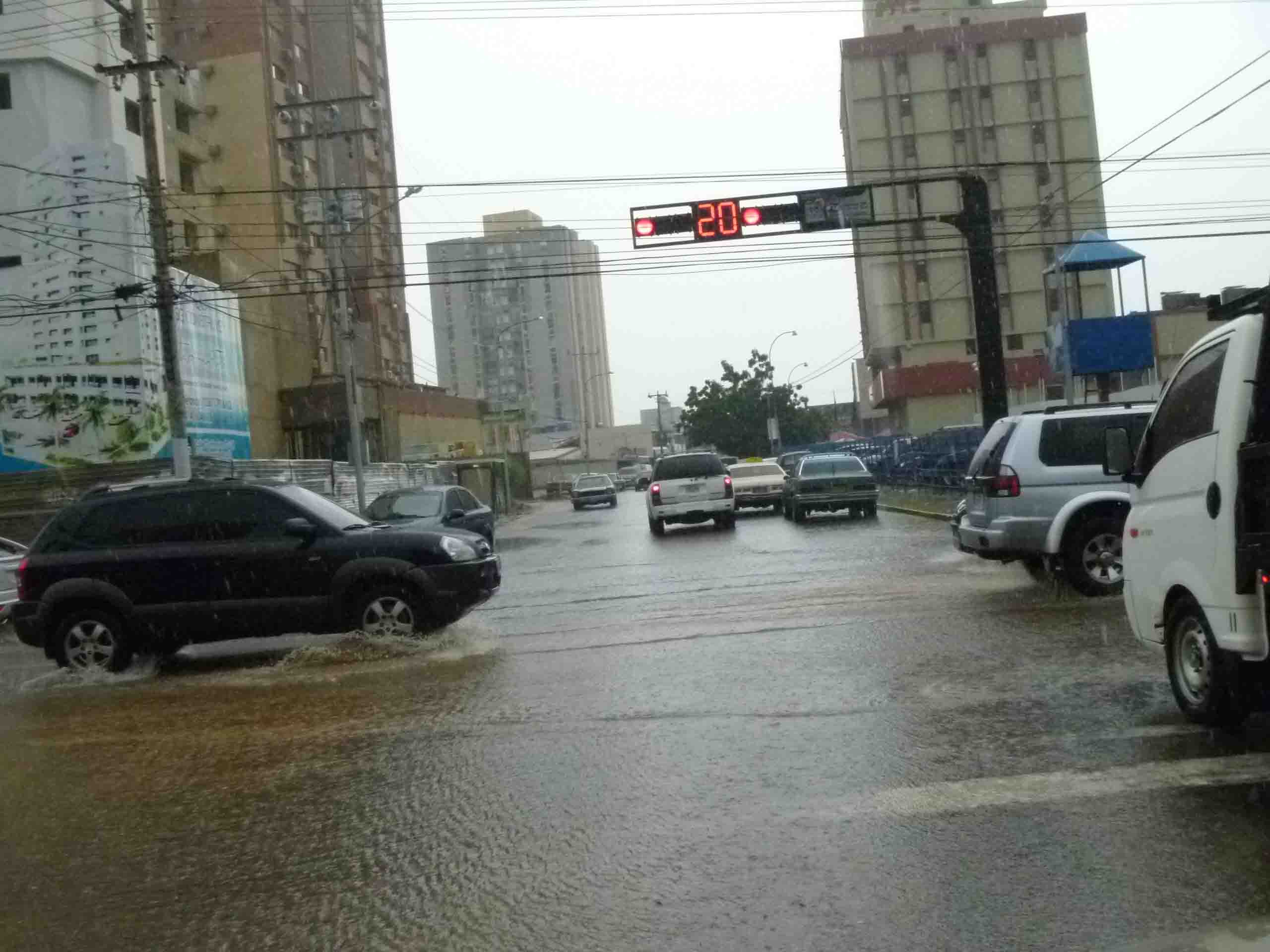 Septiembre se inició  con lluvias y vientos huracanados en partes de Maracaibo