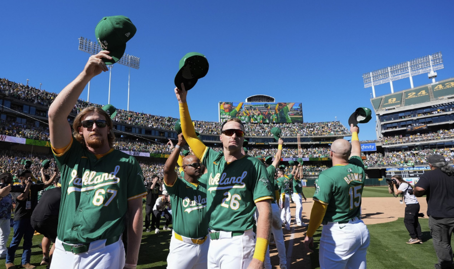 Los Atléticos triunfaron en el último juego disputado en el Coliseo de Oakland