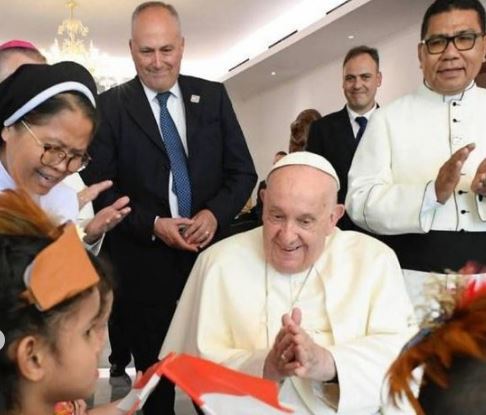 Papa Francisco llegó a Indonesia para retomar lazos con el Islam