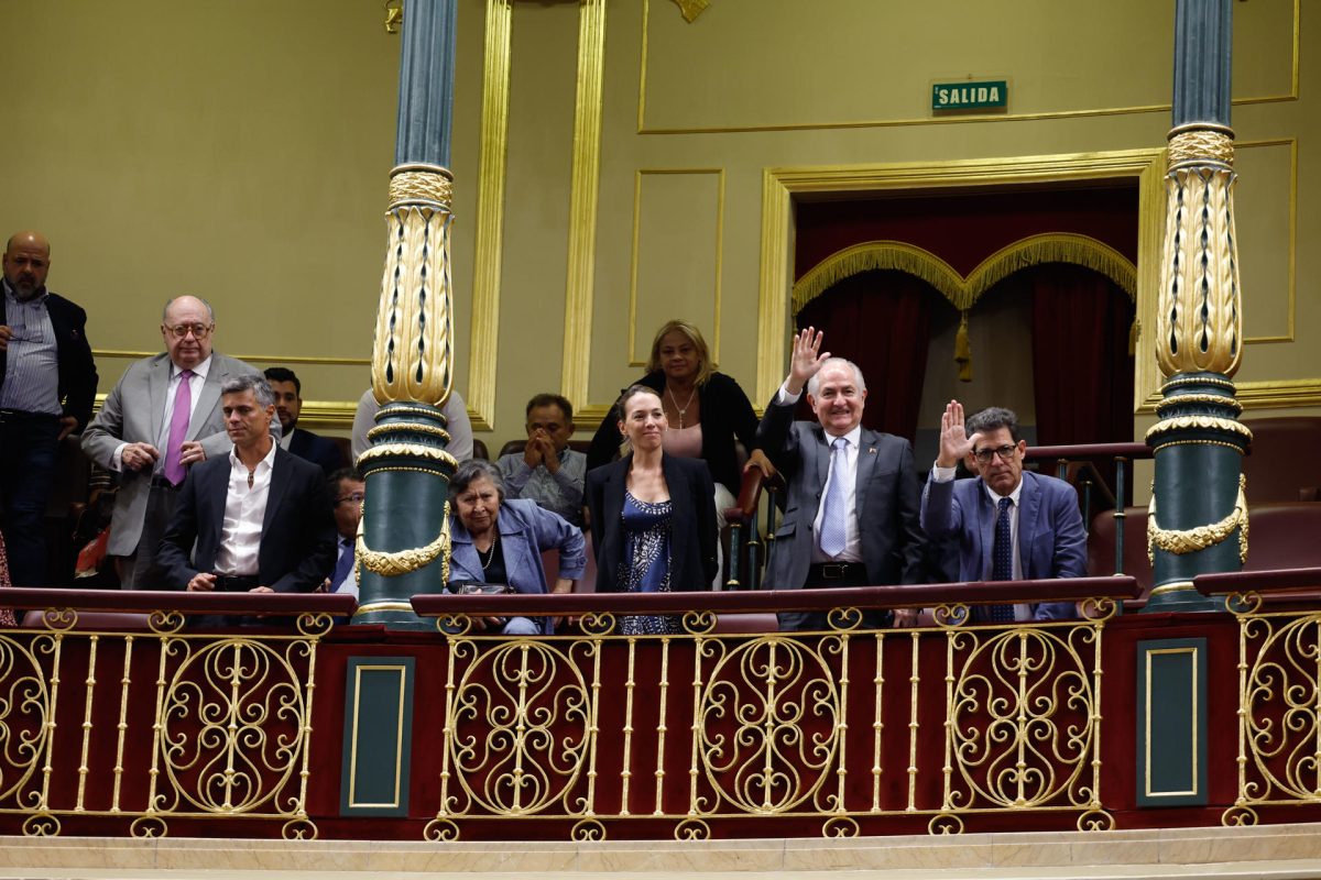 Hija de Edmundo González acude al debate sobre Venezuela del Congreso español