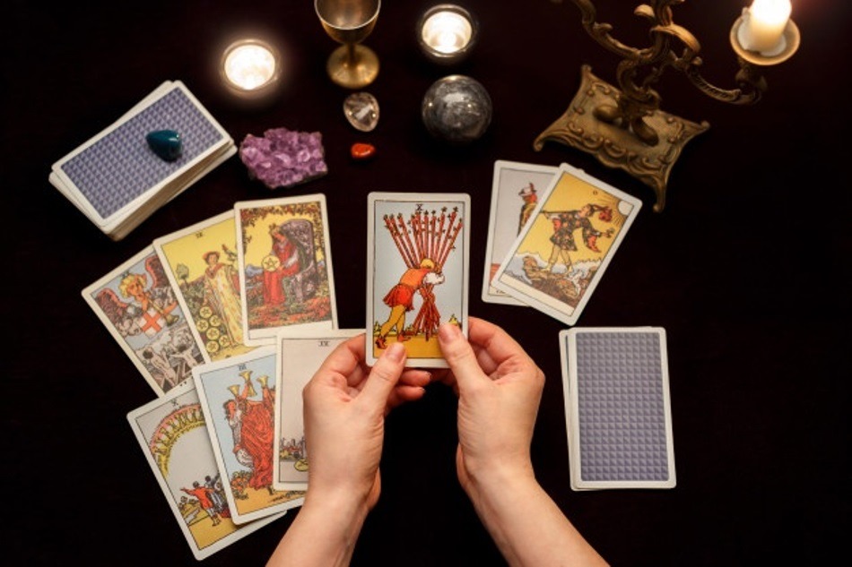 Motivos por los que las mujeres son las principales consumidoras de las consultas de tarot