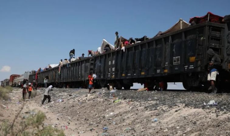 Un niño venezolano muerto y su madre herida tras descarrilarse un tren en México