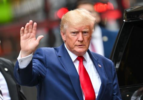 Trump llama “estúpidos” a los demócratas tras confiscación de avión de Maduro