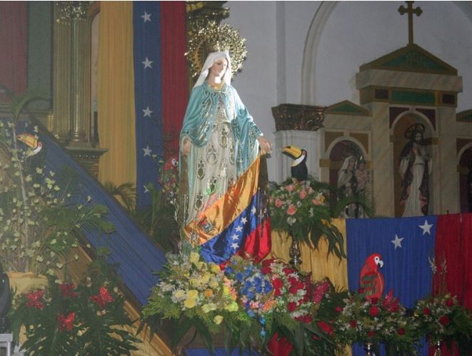 Virgen de la Medalla Milagrosa estrenará  corona elaborada por orfebres trujillanos