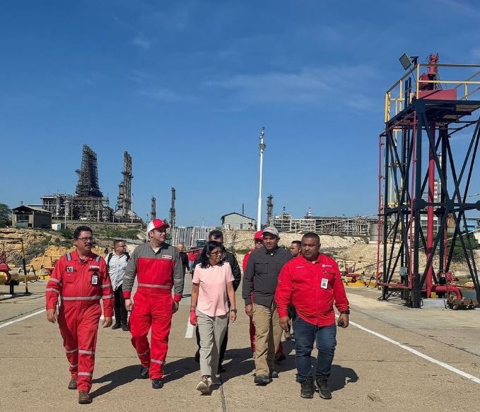 Delcy Rodríguez, realizó una visita al Centro de Refinación de Paraguaná, Falcón