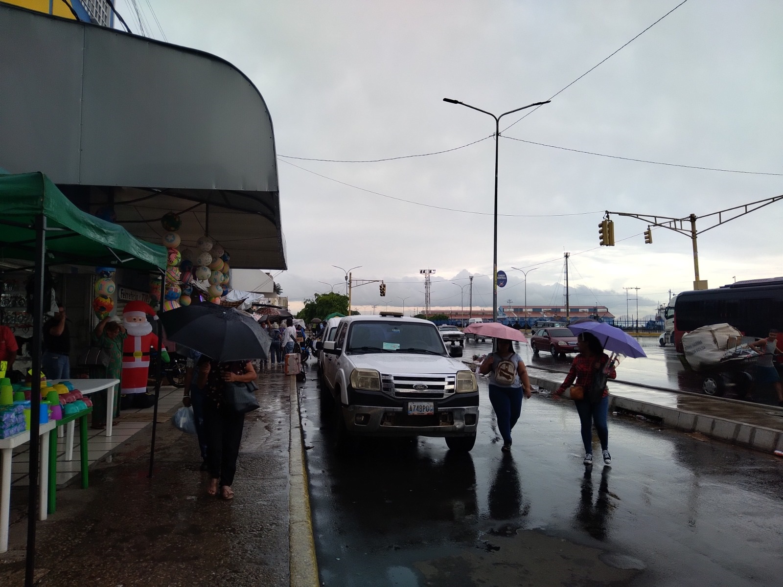 A los marabinos no los paró la lluvia