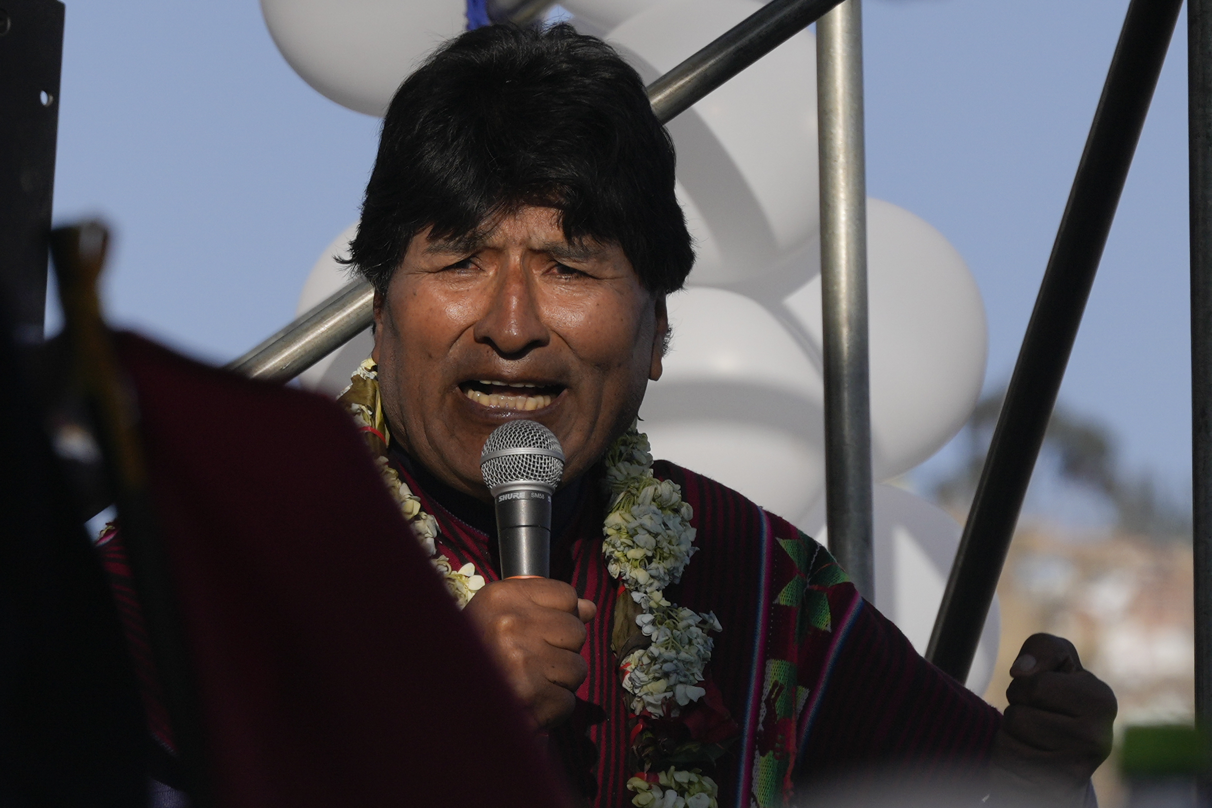 Tirotean vehículo donde se trasladaba el expresidente de Bolivia Evo Morales