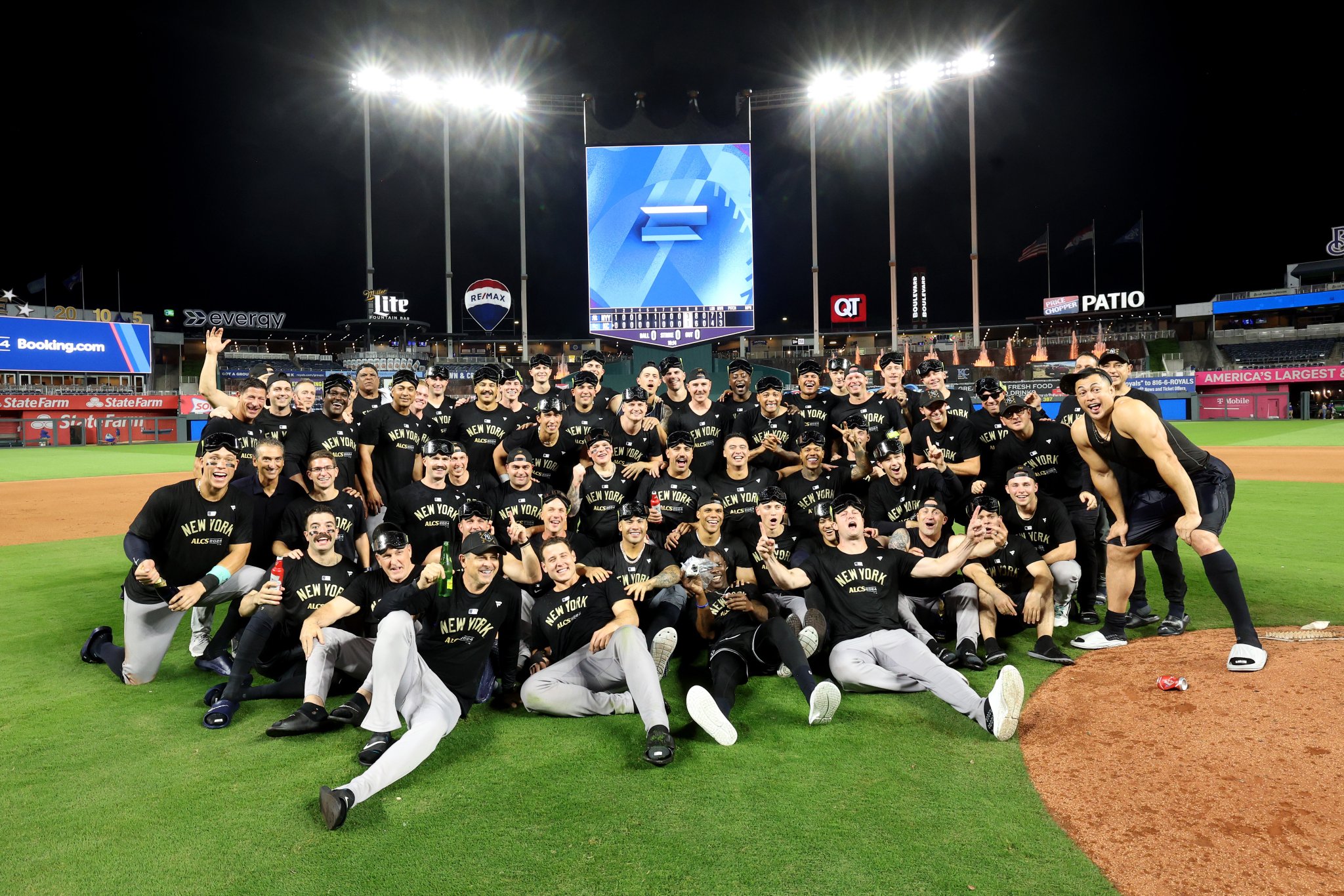 Los Yankees de Nueva York se hacen fuertes y clasifican a la Serie de Campeonato de la Liga Americana