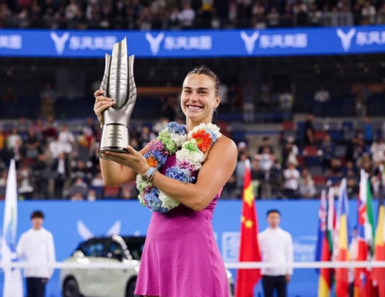 Aryna Sabalenka venció a Zheng Qinwen y se convirtió en la reina de Shanghái