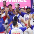 Tiburones de la Guaira continúa imparable y le gana el primero a Leones del Caracas