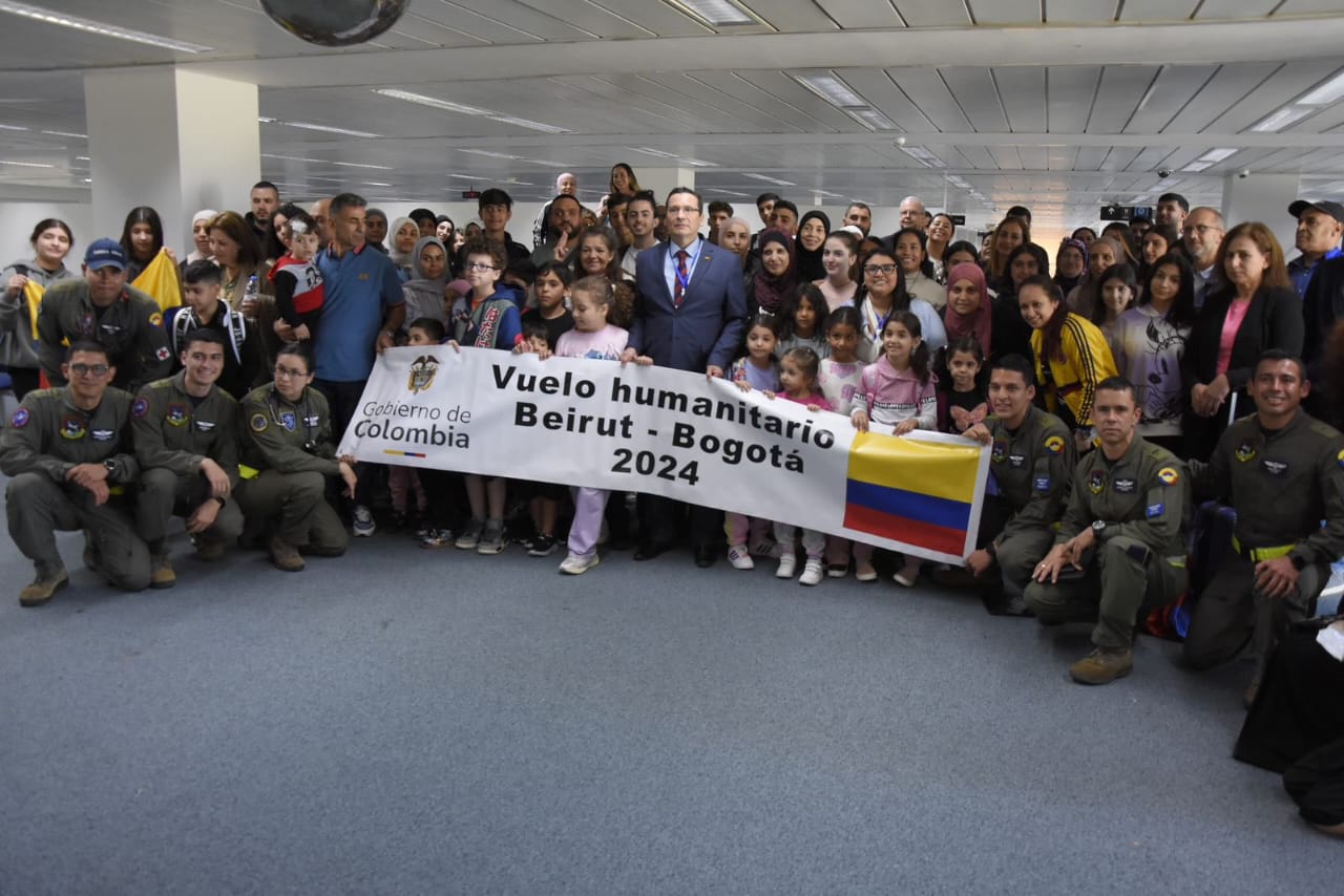 En un avión de la FAC parten 117 colombianos residentes del Líbano desde Beirut hacia Bogotá