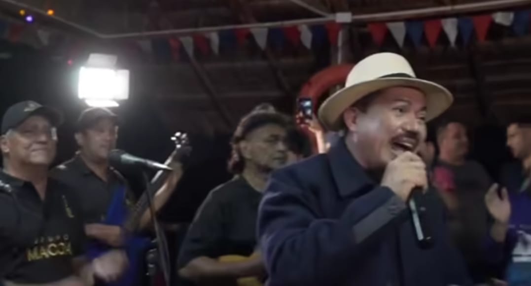 Luis Silva se destacó cantando gaita zuliana en Santa Rosa de Agua