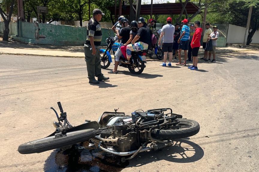 Motorizado resultó herido tras ser embestido por una camioneta en la avenida 3D en Maracaibo