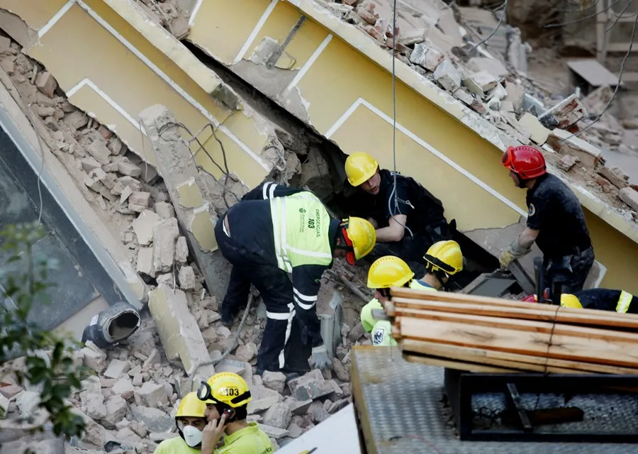 Se desploma un edificio de 10 pisos en Argentina: Buscan a personas atrapadas