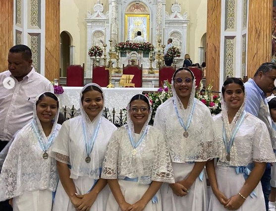 Juramentan nuevas integrantes de la Cofradía Hijas de María de Nuestra Señora de Chiquinquirá