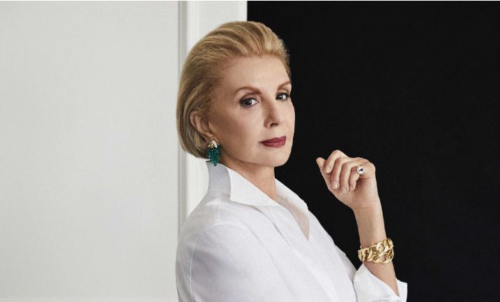 ¿Quieres verte elegante y rejuvenecida? Carolina Herrera te recomienda lucir este color de uñas