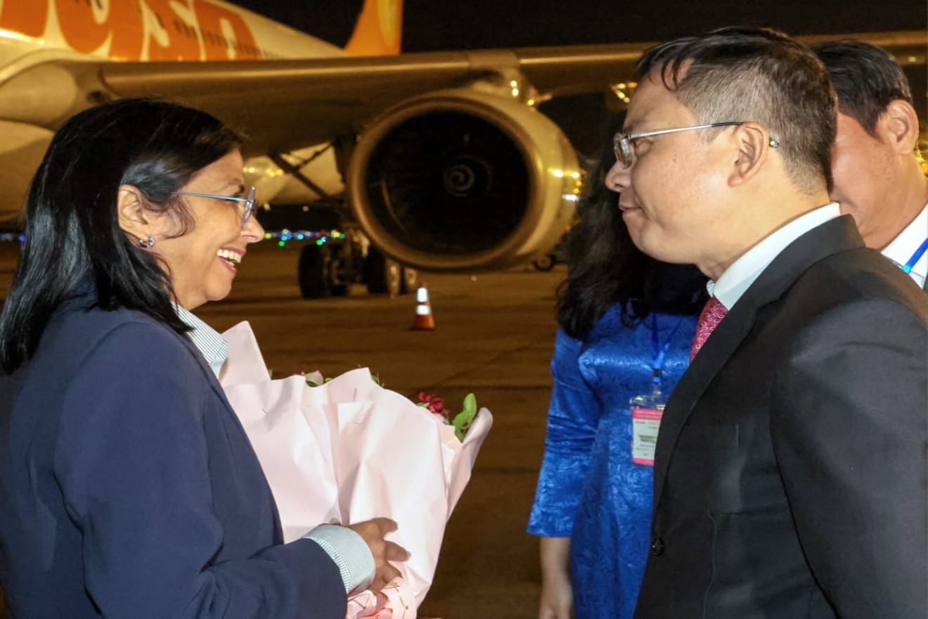 Vicepresidenta Delcy Rodríguez se reúne en Vietnam con el presidente Luong Cuong