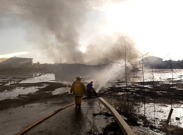 Fue extinguido 99% del fuego en el Tanque de Pdvsa La Salina