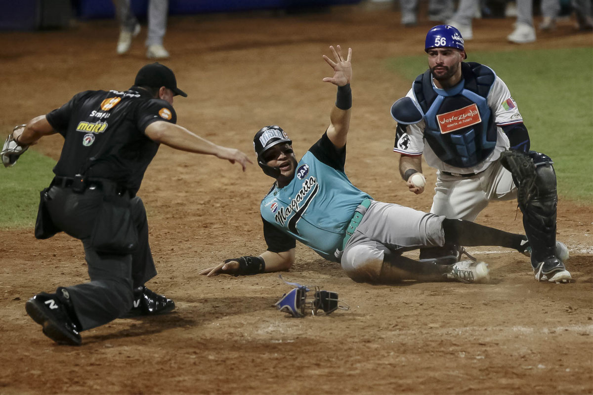 Bravos derrotó a Tiburones en extra innings