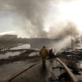 Habitantes de Cabimas vuelven a la tranquilidad tras la extinción de fuego en el tanque de Pdvsa -La Salina  