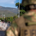 Cerraron puente Simón Bolívar por enfrentamiento entre grupos irregulares