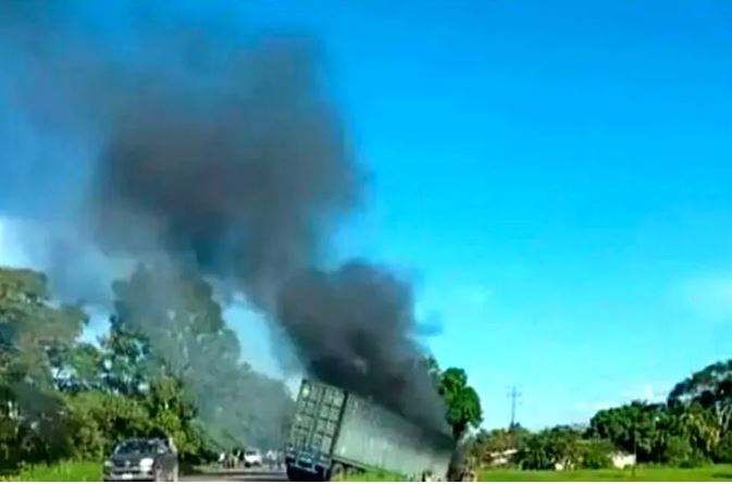 Cuatro personas murieron carbonizadas tras choque con gandola en Táchira