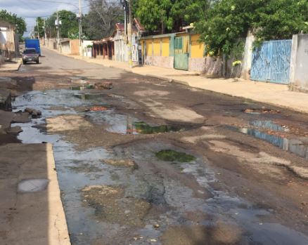 Habitantes del sector Vista al Lago de Maracaibo denuncian que se ahogan en aguas negras