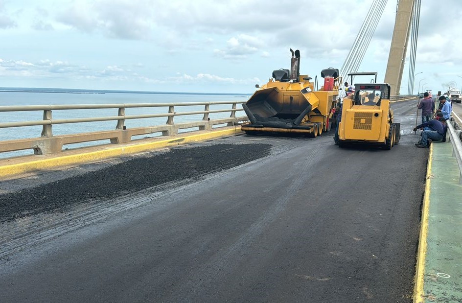 Le meten la SOBREMARCHA al asfaltado del Puente para que esté 