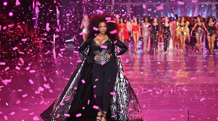 El regreso de Victoria’s Secret tras seis años de pausa: Sorpresas en el desfile de lencería fina hecho en Nueva York