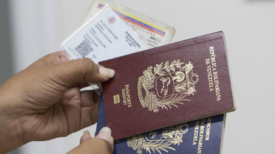 Alav confirma que venezolanos deben portar pasaporte y cédula vigente para entrar o salir del país vía aérea