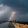 Tormenta cargada de truenos, relámpagos, rayos y centellas, obligó a más de un maracucho la noche del domingo, a esconderse en closet y sitios sin ventanas