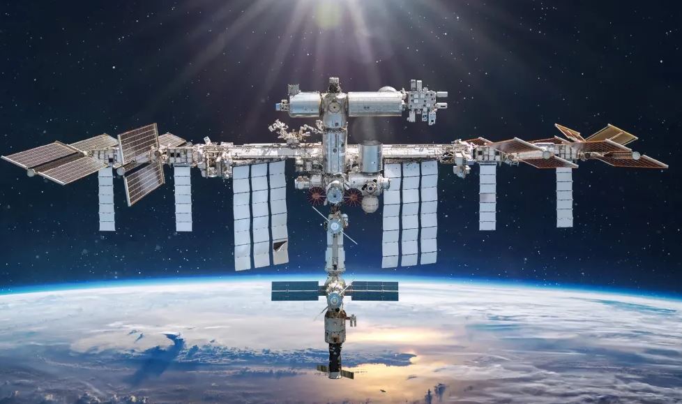 Ordenan evacuar de emergencia la Estación Espacial Internacional: NASA y Roscosmos en alerta