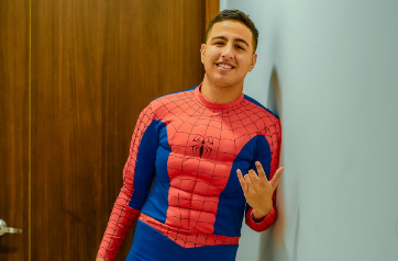 Martin Elías Jr. Se disfraza de Spiderman y causa furor en las redes